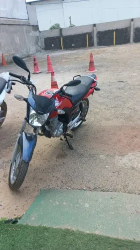 CG 160 start toda revisada, pronta para trabalho e passeio, R$ 15.000,00. 