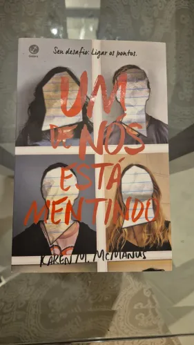 Livro Um de nós está mentindo