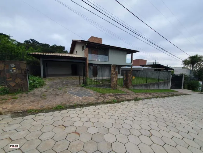 Casa com 05 dormitórios para locação no bairro Mina Brasil