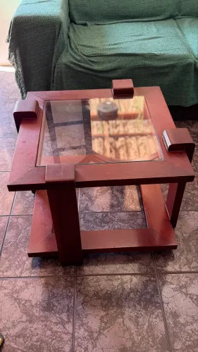 Mesa de Canto em Madeira com Tampo de Vidro - Excelente Estado