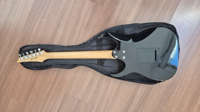Guitarra ibanez Gio preta