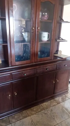 VENDO CRISTALEIRA!!! SUCUPIRA