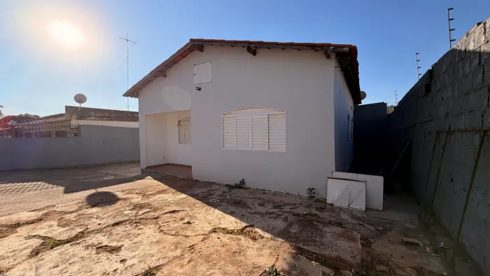 Alugo casa de 3 quartos na Quadra 11 de Sobradinho!
