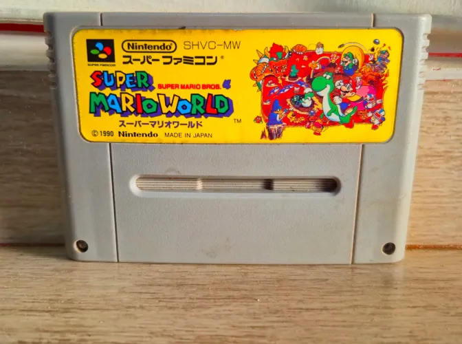 Super Mario World para o console Super Famicom salvando