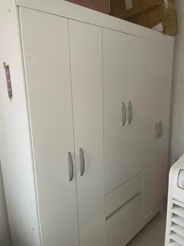 Guarda-roupa 6 portas e 2 Gavetas Branco