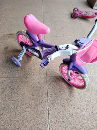 Vendo Bicicleta aro 12 para criança de 1 á 3 anos, pra vender logo
