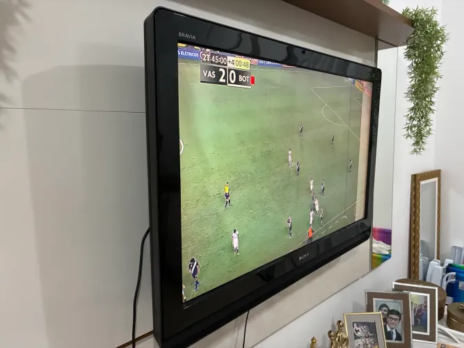 Televisão 40" LCD Sony BRAVIA Preta