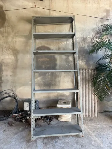 Estante de aço