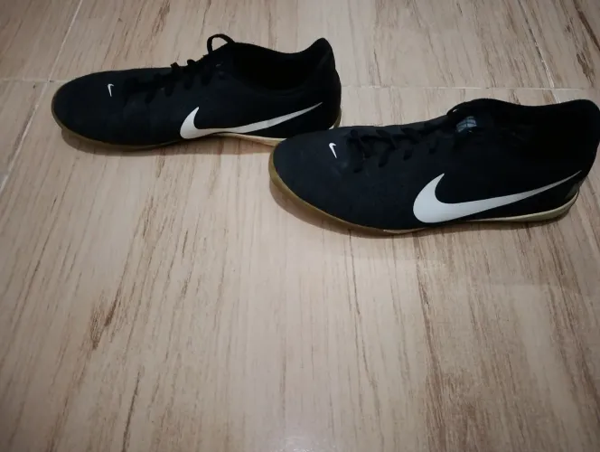 Tênis Nike socity