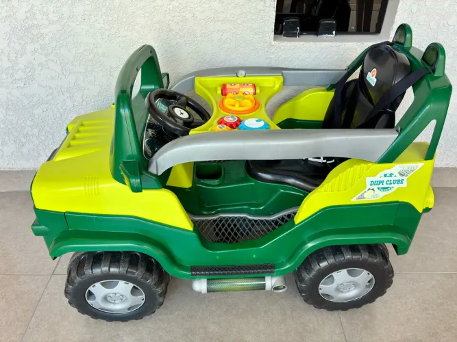 Carrinho de passeio com pedal