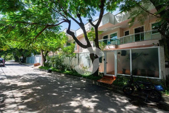 Casa com 4 suítes e vaga à venda, com 240 m² por R$ 2.580.000,00 - Charitas - Niterói/RJ
