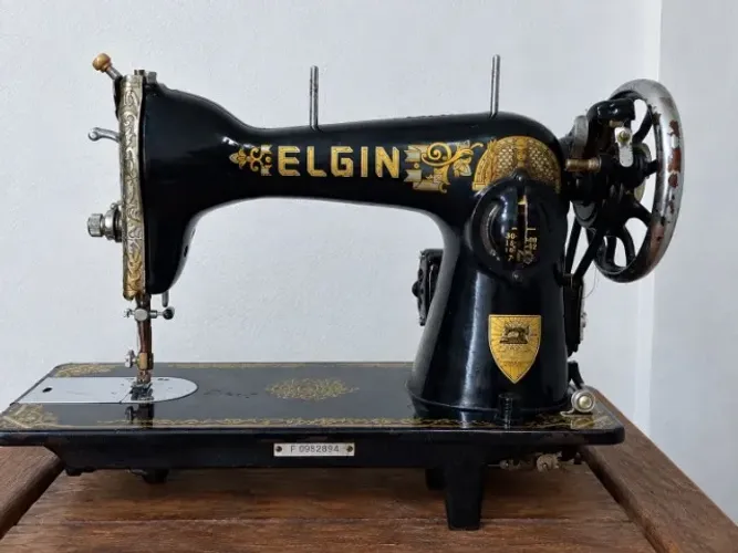 Máquina De Costura Vintage Relíquia El Gin