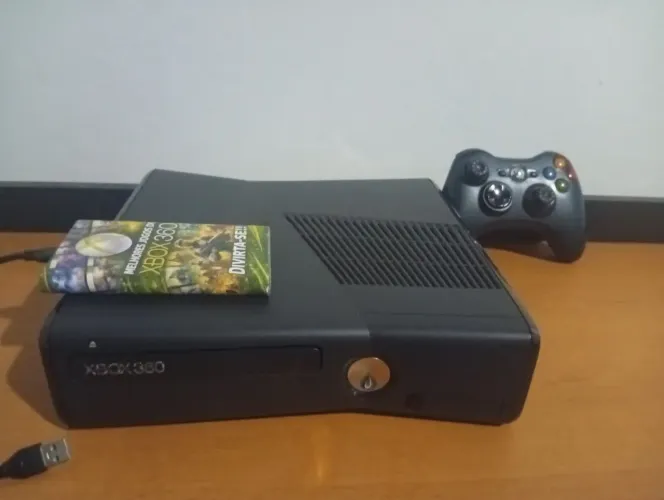 Xbox 360 com 100 jogos no HD