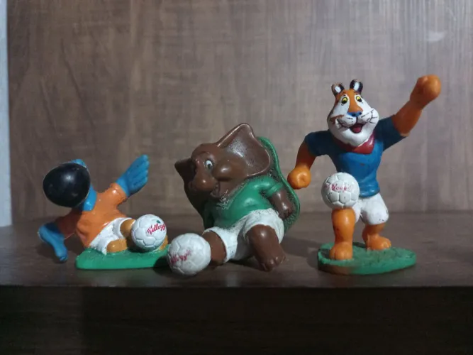 3 bonecos miniaturas Sucrilhos Kellogg's usados na condição das fotos