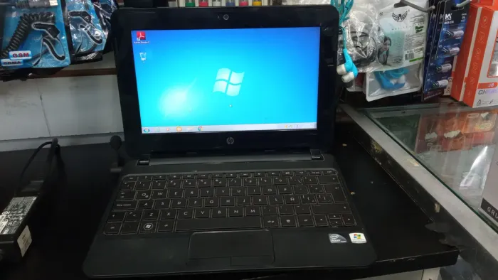 Vendo netbook Hp<br>4GB de memória<br>HD 320Gb<br>Com fonte<br>R$350 reais