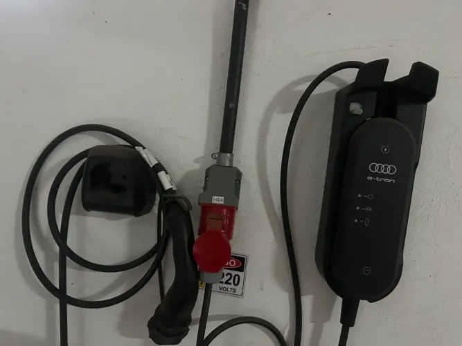 Carregador original Audi E-tron