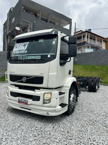 Caminhão Truck Volvo vm 270 2013 