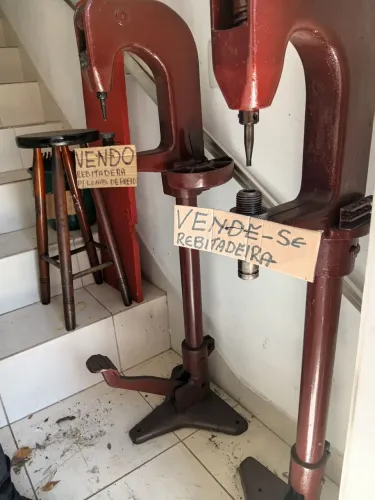 Rebitadeira de lona de freios automotiva