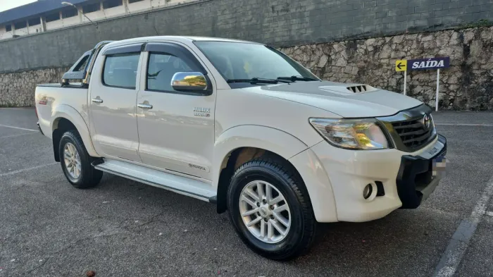 Toyota Hilux CD SRV D4-d 4X4 3.0 TDI Diesel AUT 2014