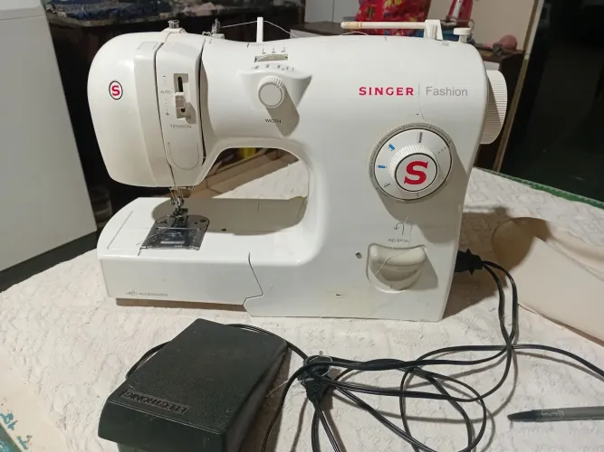 Máquina de Costura Singer Fashion - Perfeita p/ Iniciantes (Conservada)