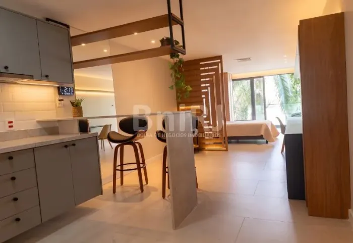 Apto Estúdio Frontal, Linda Vista Para as Palmeiras, com Varanda, Mobiliado + Eletrodomést