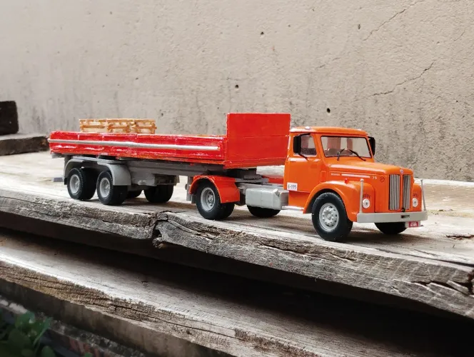 Miniatura caminhão Scania escala 1, 43