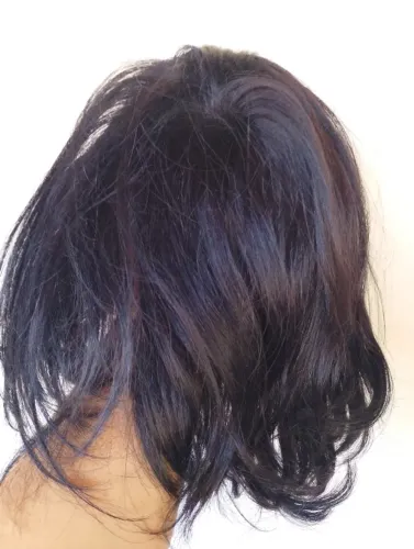 Peruca de fibra, cabelo preto bem curtinho, liso, pouco usada