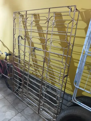 Grades de ferro 1.60 x 1.10 ( R$ 250,00)