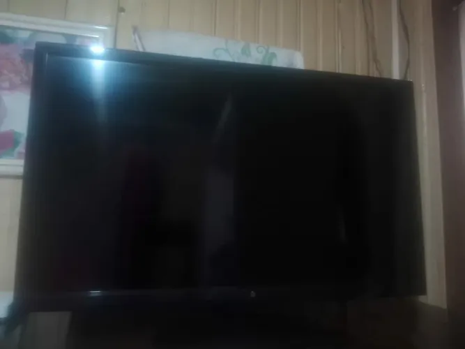 TV Philco 32 polegadas queimada - para conserto ou peças.