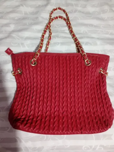 Bolsa de Ombro Vermelha Couro Sintético Com Detalhe De Corrente Na Alça