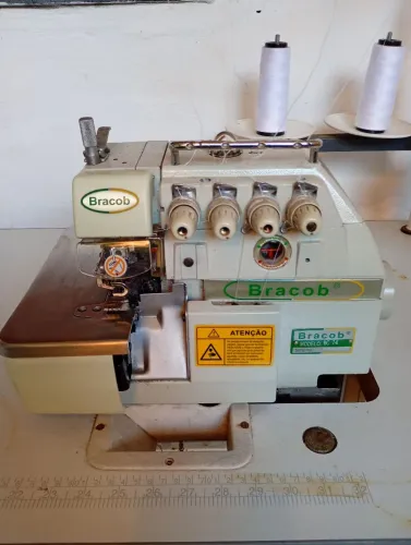 Máquina overloque ponto cadeia