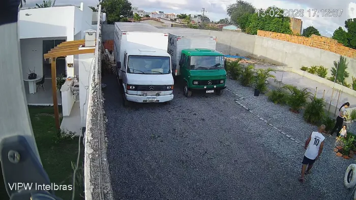 Fretes e mudanças com caminhão baú