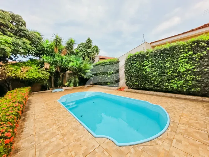 Casa 03 quartos e com piscina à venda no bairro Jardim Brasília, Araçatuba/SP