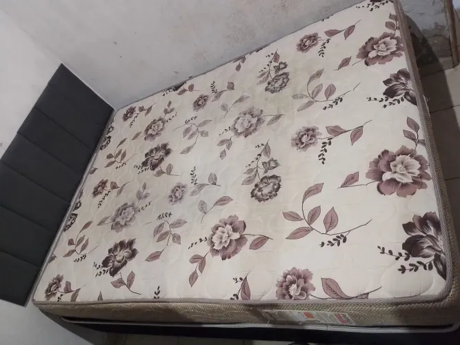 Vendo uma cama box de casal, colchão Ortobom