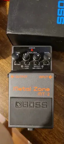 Pedal BOSS - Metal Zone MT-2