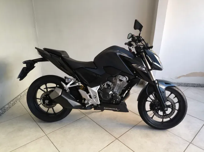 Moto impecável......