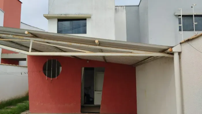 Casa com para aluguel possui 150 metros quadrados com 3 quartos em Parque Ipiranga II - Re