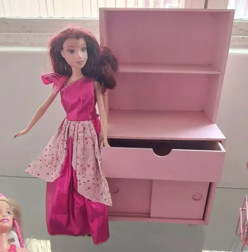 Linda boneca Barbie