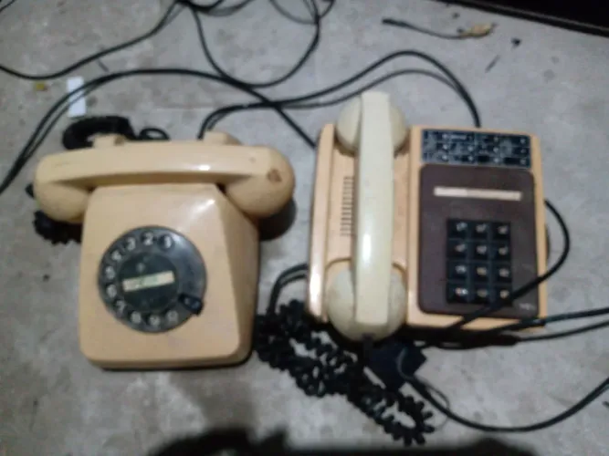 Telefone antigo decorativo