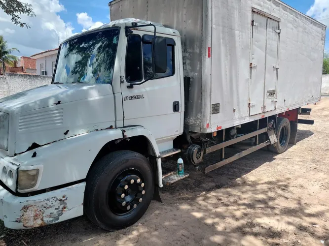Caminhão R1218l
