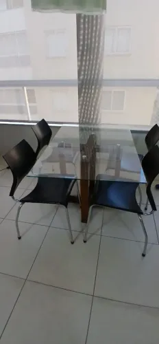 Mesa de Vidro com base madeira maciça 1,20m x 80cm Com 04 cadeiras Tramontina 