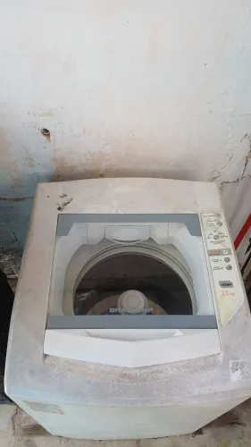 Vendo máquina de lavar roupa pra retirada de peças