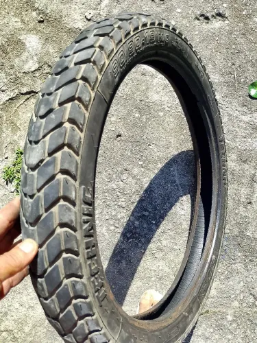 Vendo pneu dianteiro Bros 