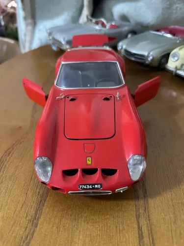 Ferrari 250 GTO 1962 1/18