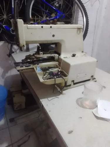 Máquina pregar botoes