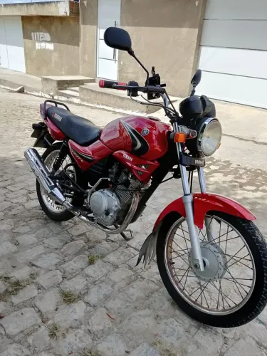 Moto Yamaha 125 semi-nova conservada