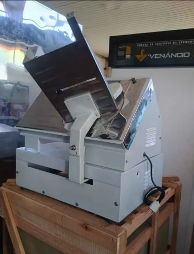 Cortador de frios automático