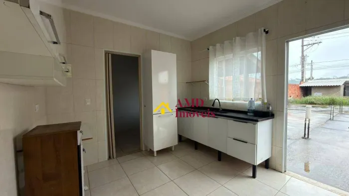 Terreno de 250m² com Edícula Pronto para Ampliar!