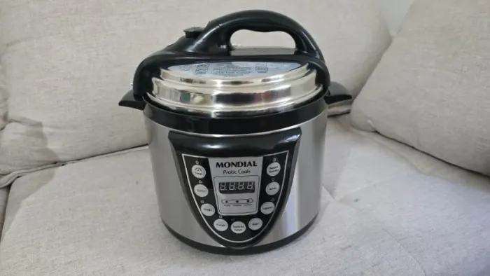 Panela Elétrica A Pressão Mondial Pe-09 - Preto Com Inox