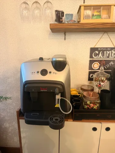 Cafeteira expressa de café com moedor